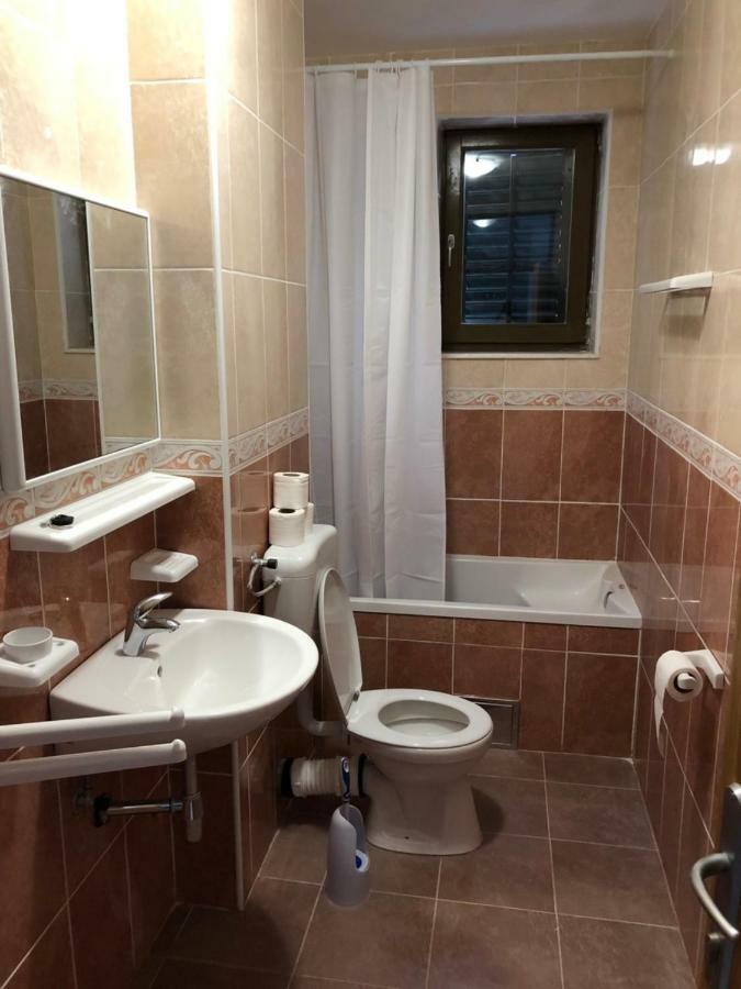 Apartmani Petrija Prčanj Εξωτερικό φωτογραφία