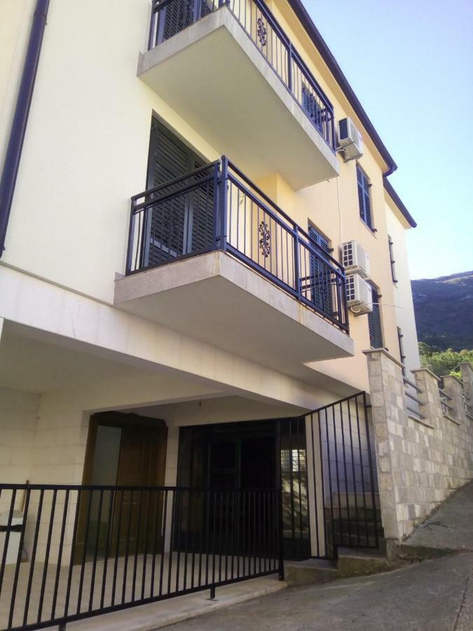 Apartmani Petrija Prčanj Εξωτερικό φωτογραφία