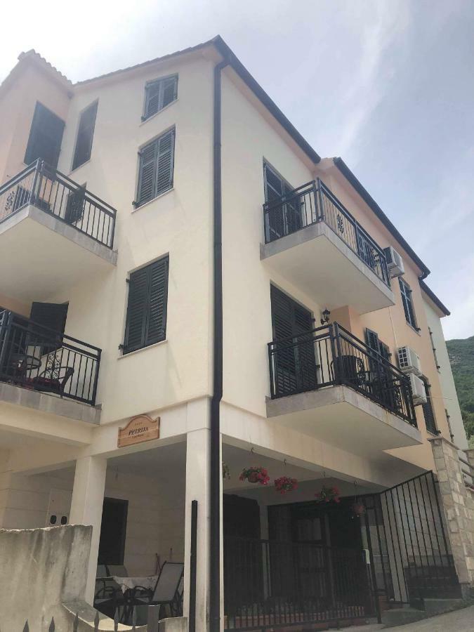 Apartmani Petrija Prčanj Εξωτερικό φωτογραφία
